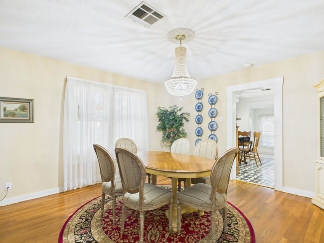 Photo - Quiet home in the central part of town