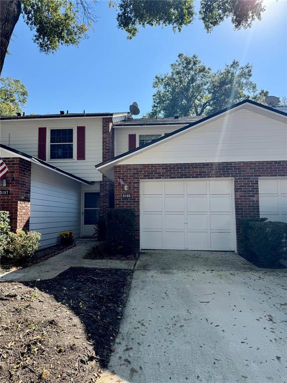 Building Photo - 5169 Lazy Oaks Dr