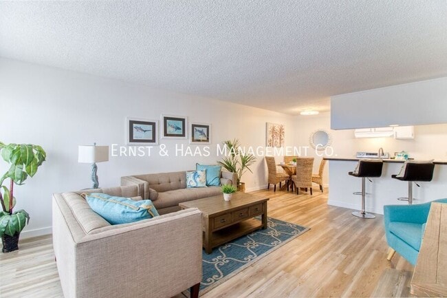 Photo - 5500 Ackerfield Ave Unidad #307