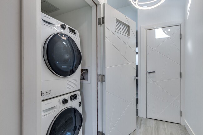 Photo - 1168 Pendrell St Unit 401