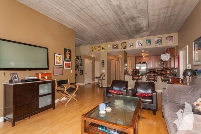 Photo - 845 N Kingsbury St Unidad 514