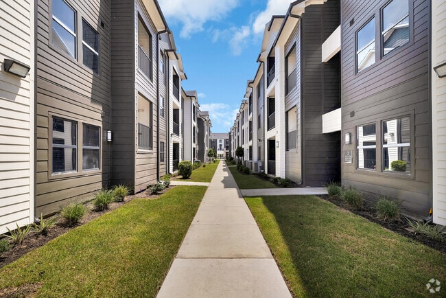 Alternar - Aria at Almeda