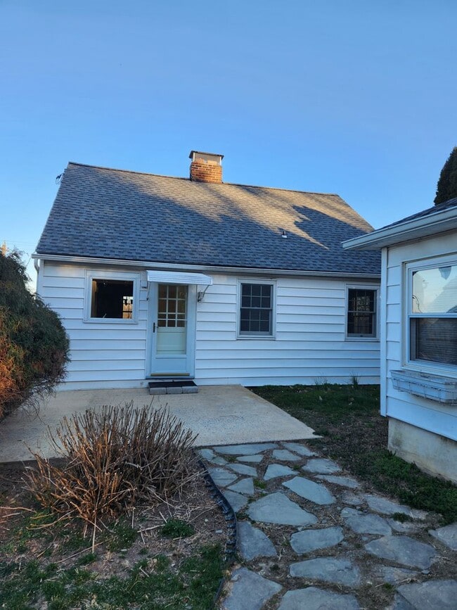 Photo - 344 Woodland View Dr