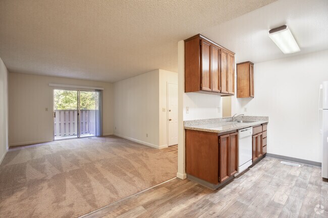 1BR, 1BA - 780SF
