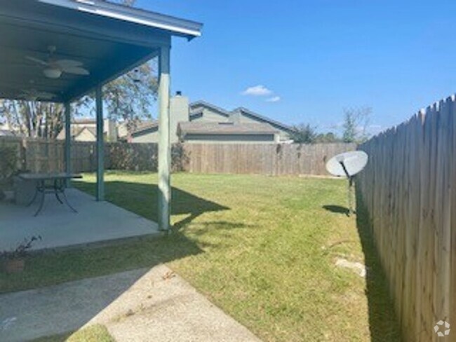 Building Photo - Beautiful home on quiet cul-de-sac! Very c...