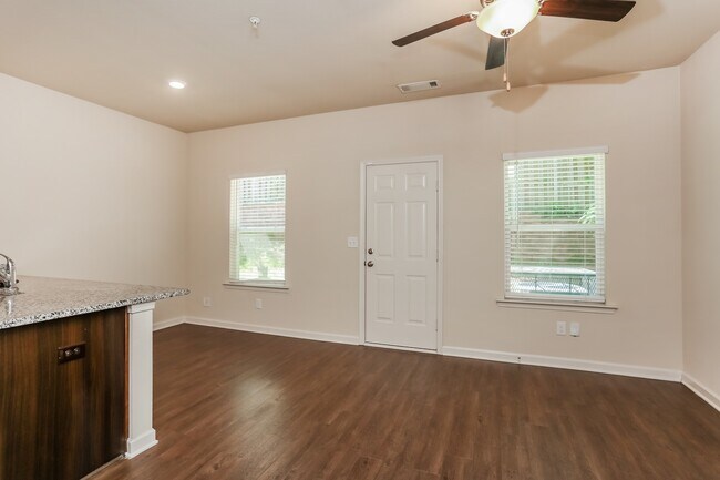 Photo - 408 Highwood Ln