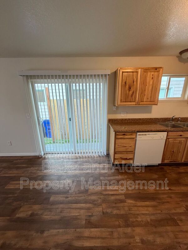 Photo - 13637 SE Center St