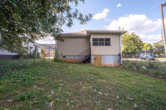 Photo - Cute home in Burlington with a fenced in b...
