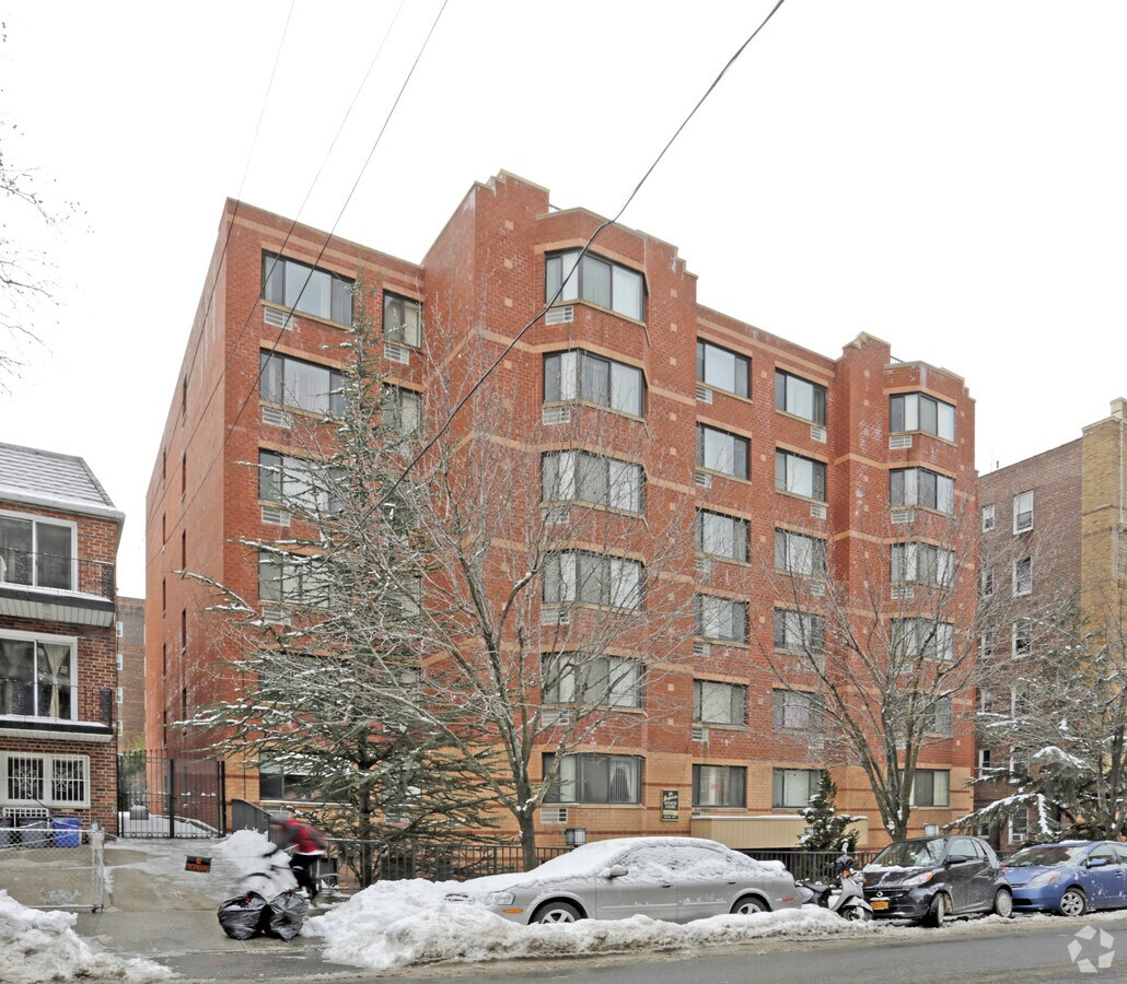 Primary Photo - The Benjamin