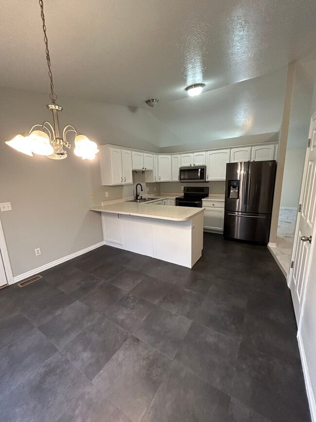 Photo - 5 Bedroom 3 Bathroom House in Spanish Fork!