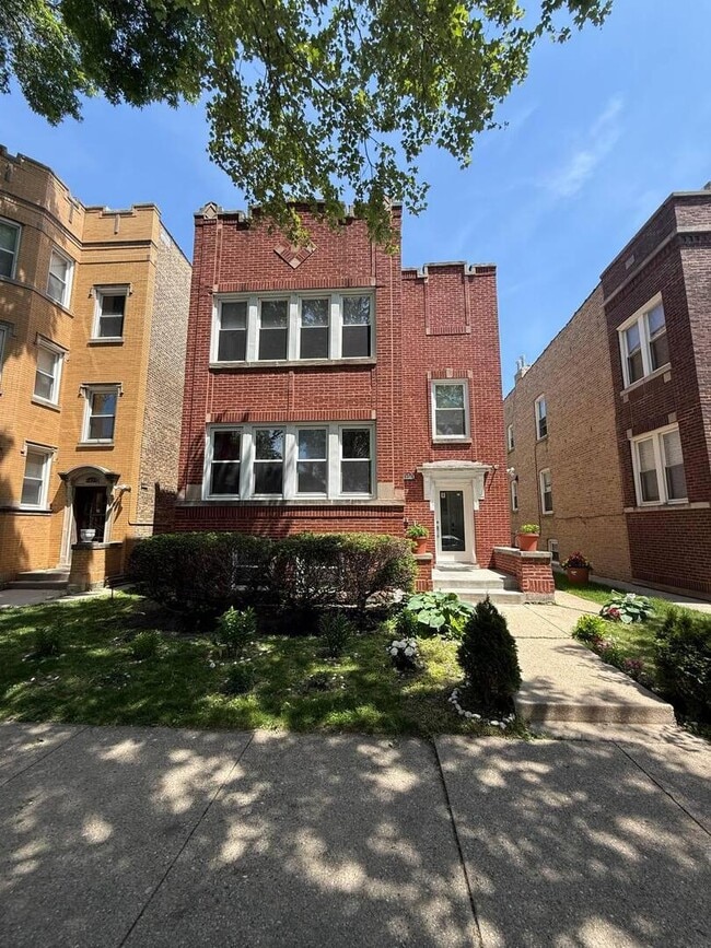 Building Photo - 6419 N Fairfield Ave