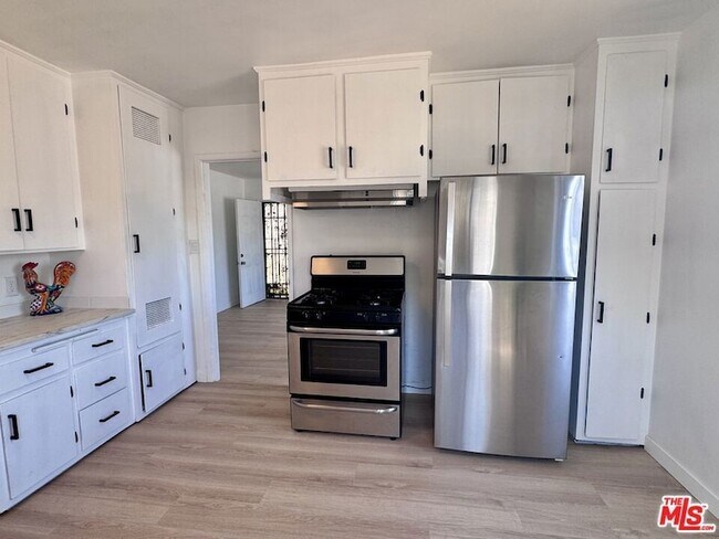 1542 W 60th St Unit 1