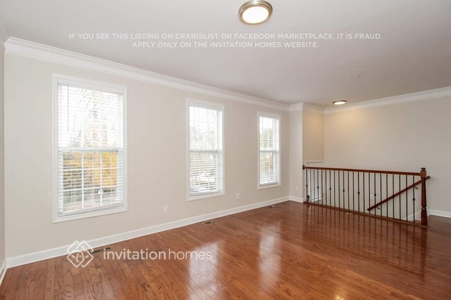 Photo - 704 Surrey Park Pl SE