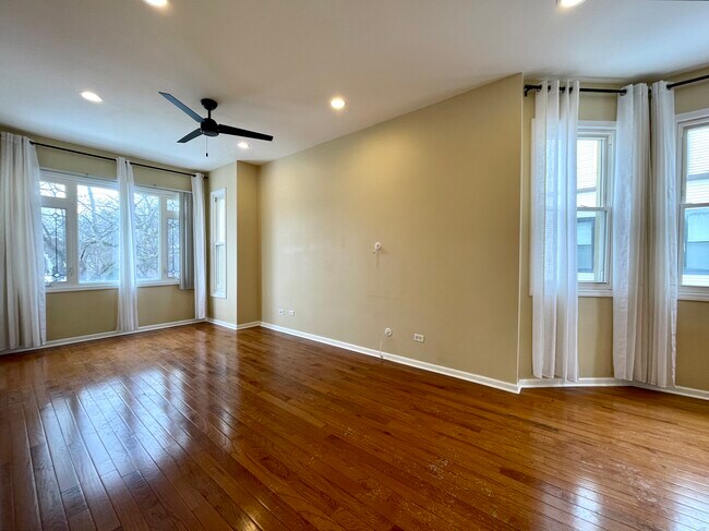 Photo - 2028 N Hamlin Ave