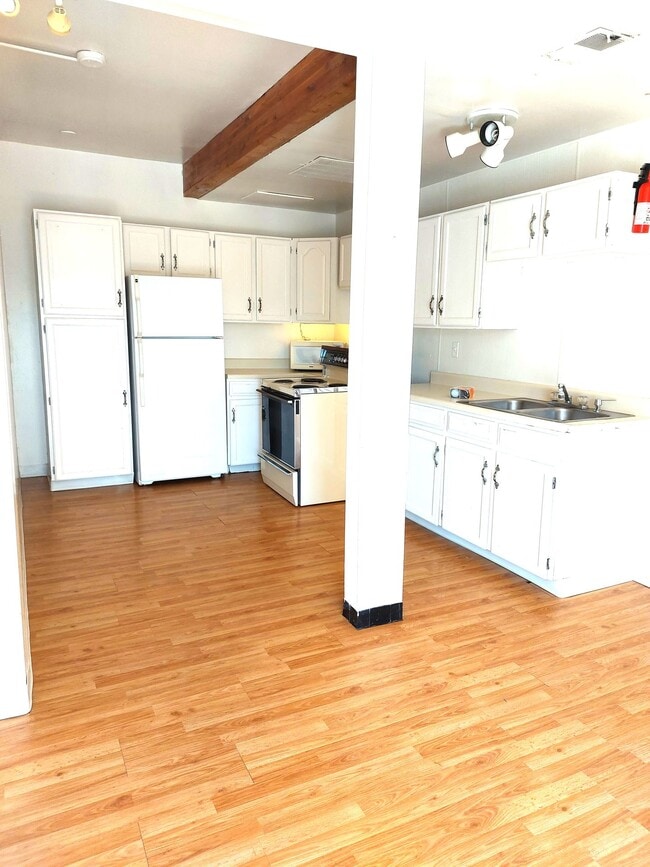 Photo - (1614 8th Ave)