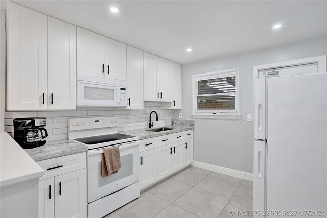 901 SE 14th Ct Unit 1