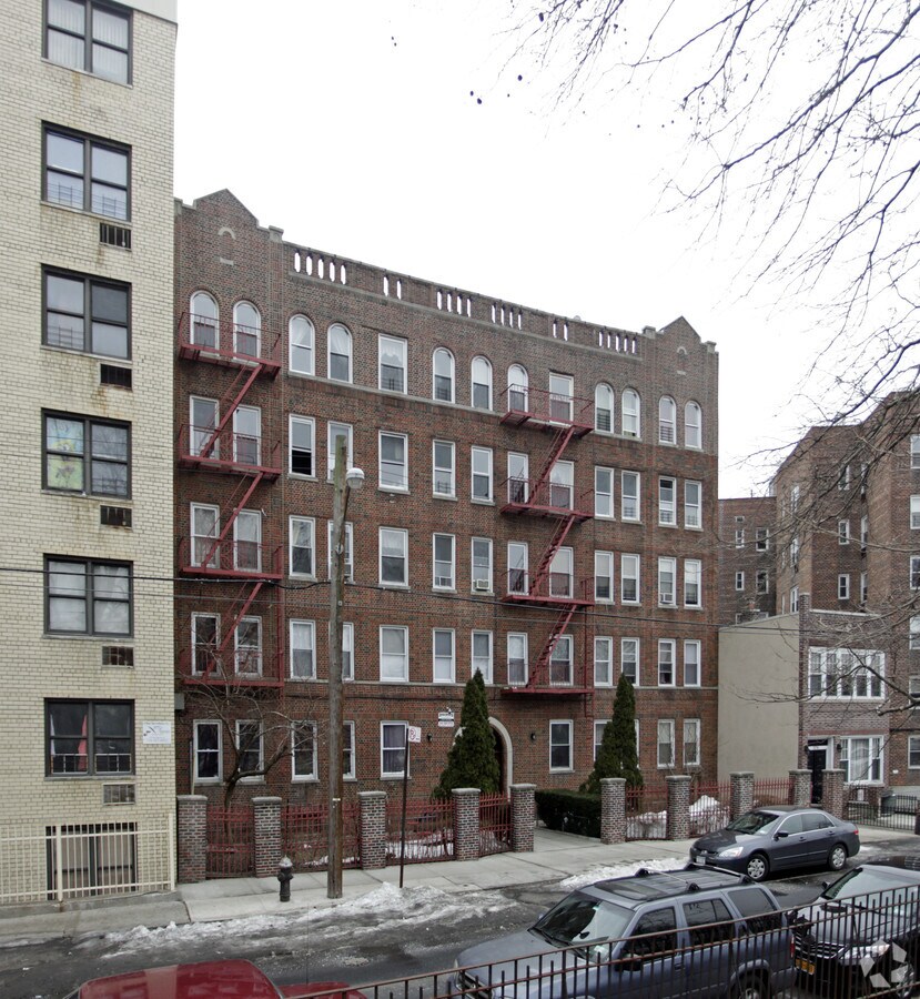 Photo - 3280 Reservoir Oval E