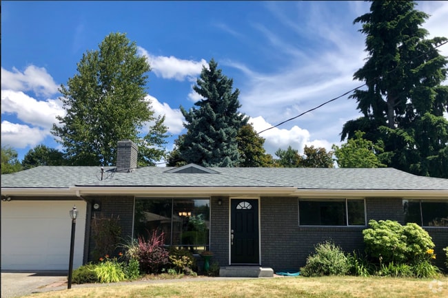 Building Photo - Remodeled 3 Bedroom Rambler Situated on a ... Rental