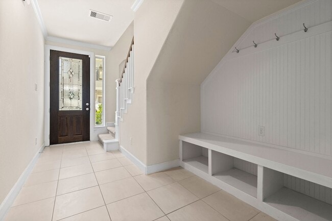 Photo - 2021 Cambridge Heights Pl