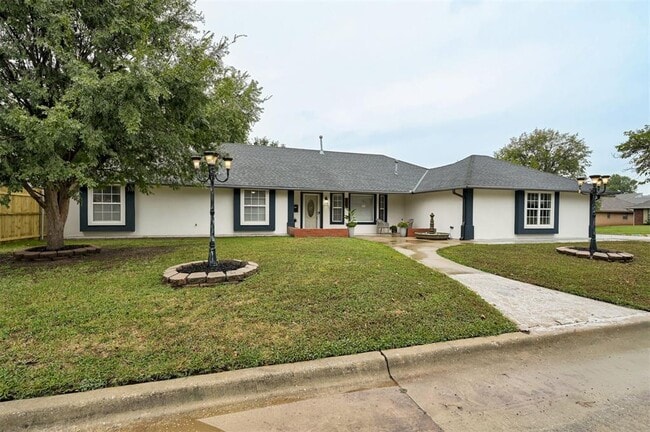 Photo - 9009 Lakeaire Dr