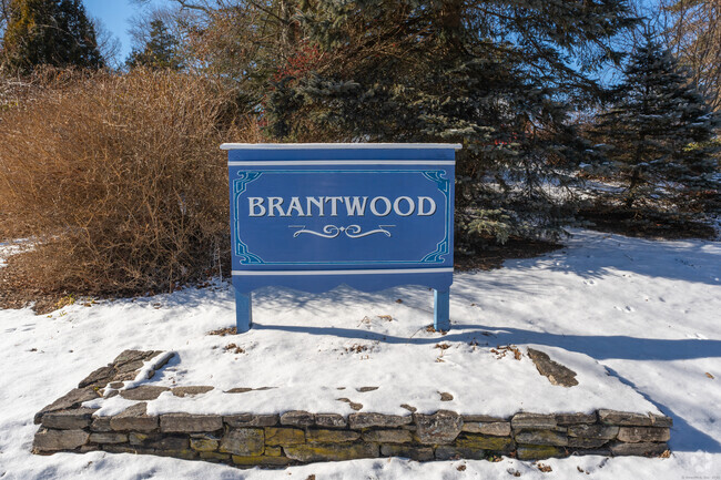 Building Photo - 19 Brantwood Dr Unit 19 Rental