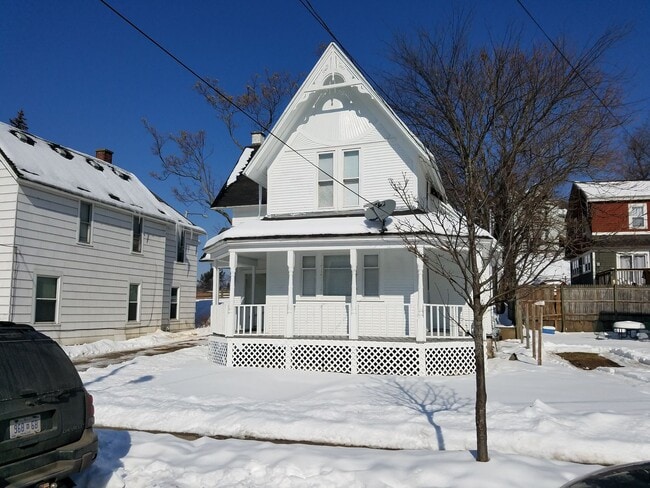 135 Page St NE