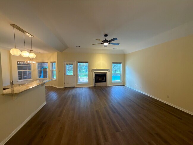 Photo - 3 bed 2 bath 2 car garage & pool.