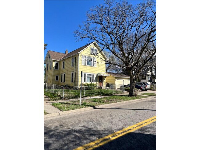 657 Plum St