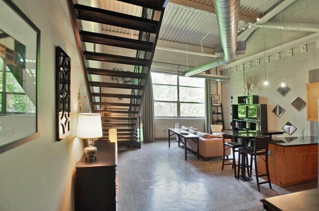 Photo - 400 Village Pkwy