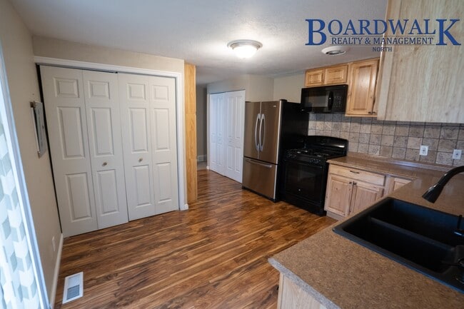 Photo - Pet Friendly 3 Bdrm in Sunset!