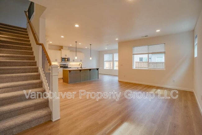 Photo - 1605 NE 180th Ave