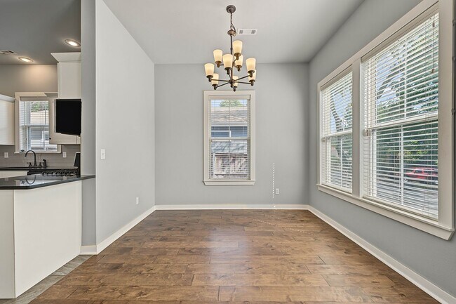 380 S E Ave