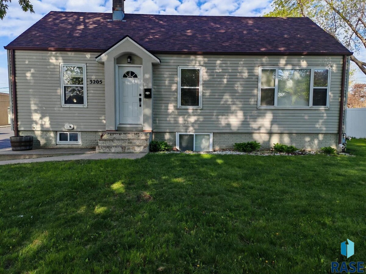 Photo - 3205 S Covell Ave
