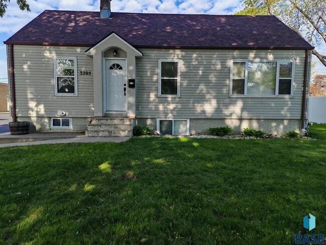 Building Photo - 3205 S Covell Ave
