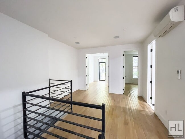 PUTNAM AVENUE / Spacious 2-Bed 1/5 Bath Du... - PUTNAM AVENUE / Spacious 2-Bed 1/5 Bath Du... Apartment Unit 1D