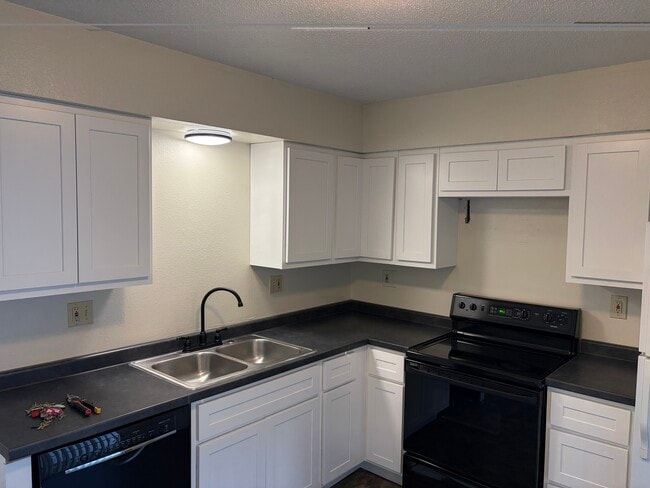 Building Photo - 312 Linden