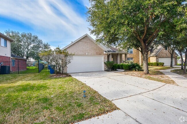 Building Photo - 9511 Lakeway View Ln Rental