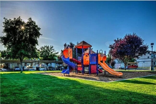 Photo - 600 Hosking Ave Unit D