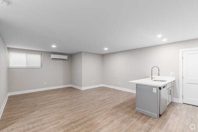 1BR, 1BA w/ Den - 810SF - Living Room