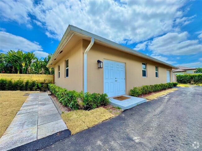 Building Photo - 14450 SW 24th St Rental