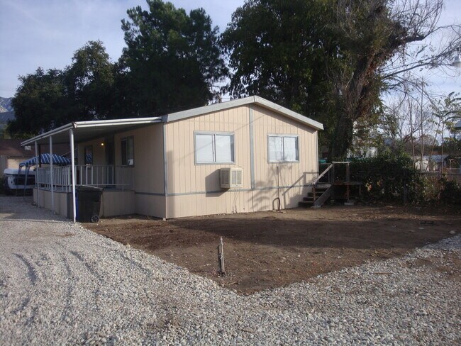 8451 19th St Unidad Trailer