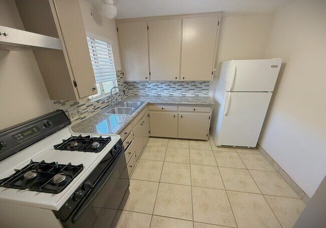 Photo - 519 Linwood Ave Unit A