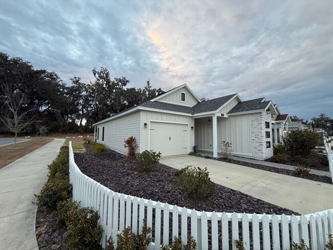 Photo - Beautiful Home located in Fairway Pointe