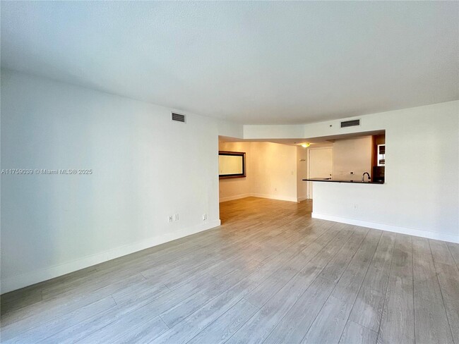 Photo - 2775 NE 187th St Unidad 326 Rental