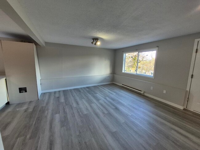 Building Photo - 6181 Palahi Rd