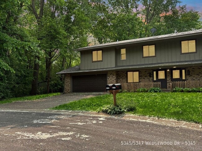 5345/5347 Wedgewood Dr-5345 - 5345/5347 Wedgewood Dr-5345 Apartment Unit 5345