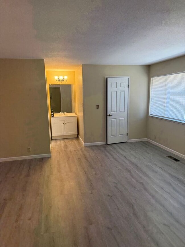 Photo - Cozy 1 Master Bedroom and 1 Bath