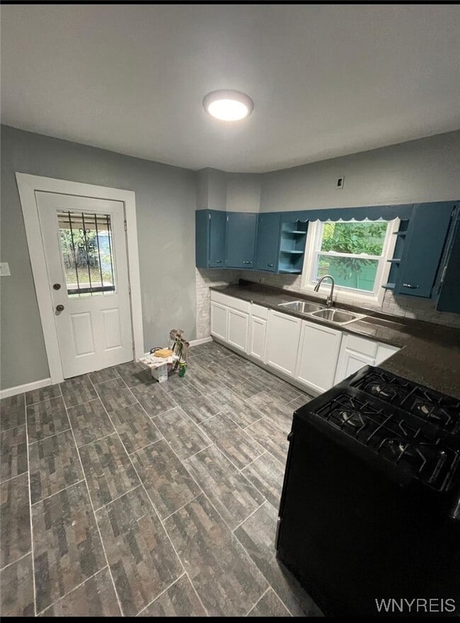 Photo - 260 Stevens Ave