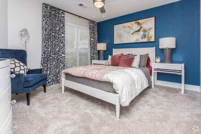 2BR, 2BA - 1000SF