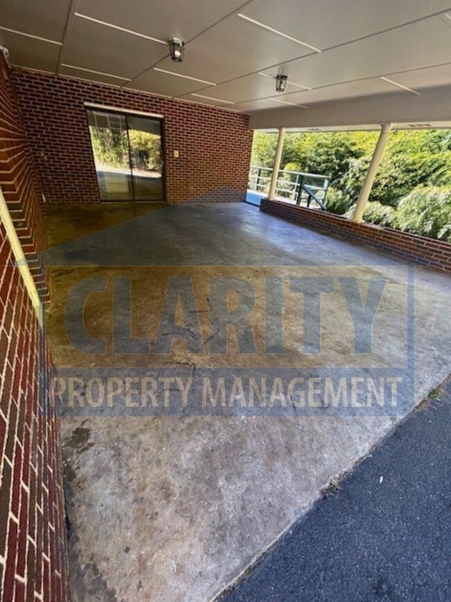 Photo - Large, four bedroom home in Chattanooga!